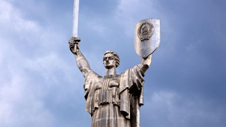 Официально: в Киеве декоммунизируют щит "Родины-матери" и украсят его гербом Украины - 285x160