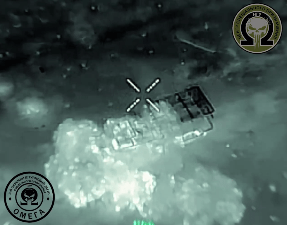 Командувач Нацгвардії показав вражаючі кадри нічного полювання дронів на окупантів - фото 1