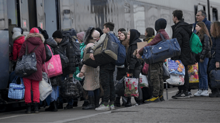 Чверть біженців в Німеччині вирішили повернутися додому або знайти роботу — причина - 285x160