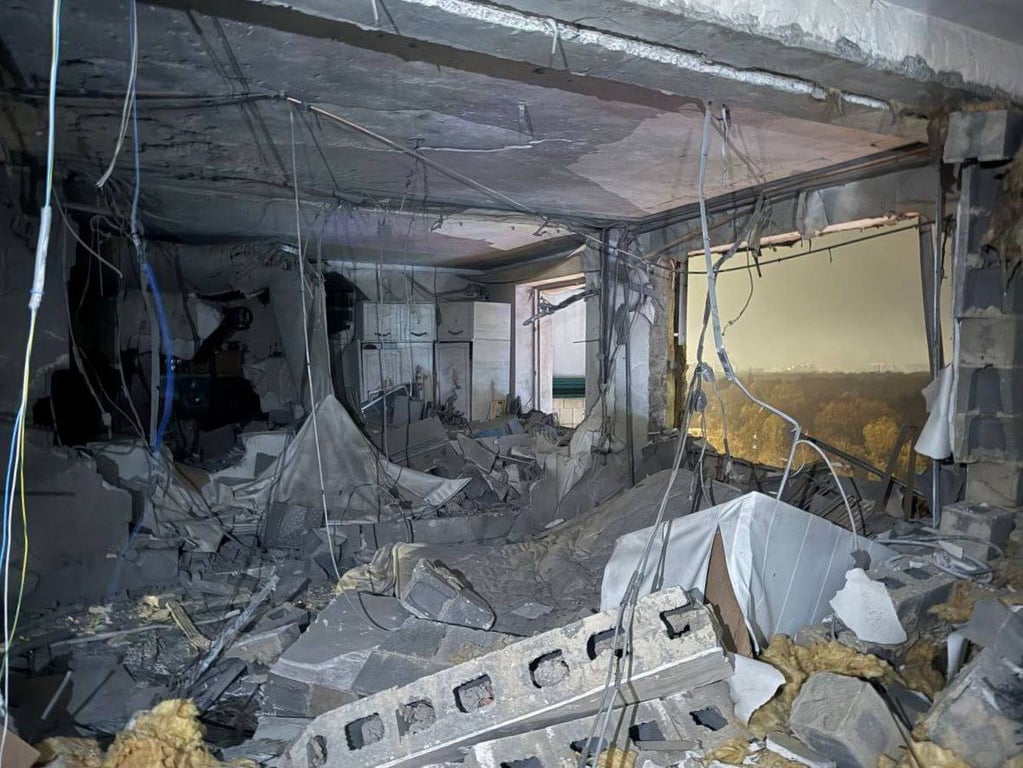 Дрон влетів в ЖК Москва