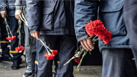 У Харкові попрощалися з рятувальниками, що загинули від удару шахедом - 290x166