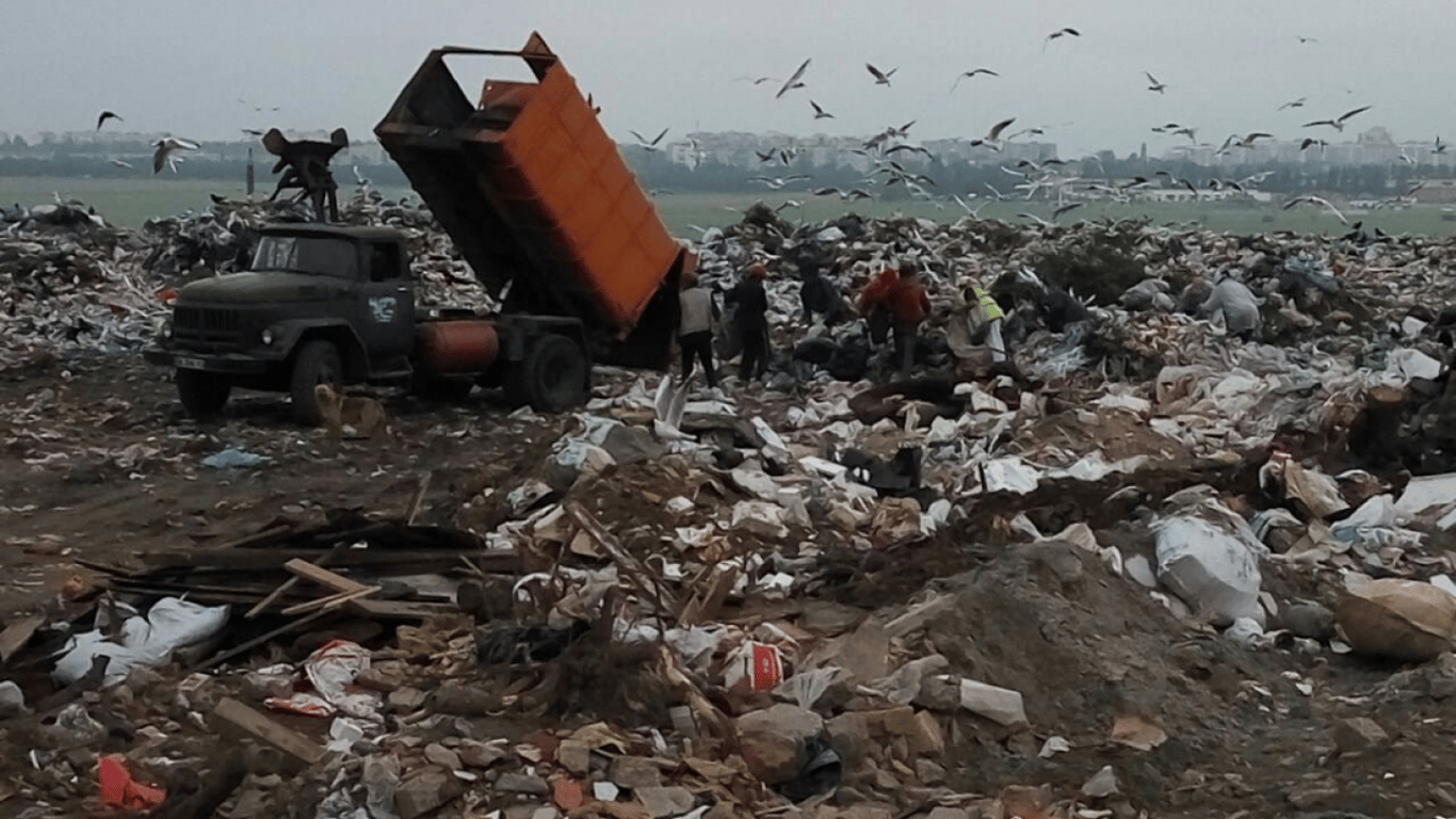 Оккупанты собираются возить из России мусор в Украину