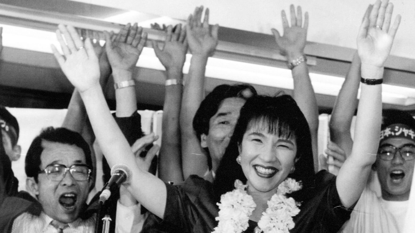 Антифеминистка и байкерша — кто станет первым премьером Японии - фото 2