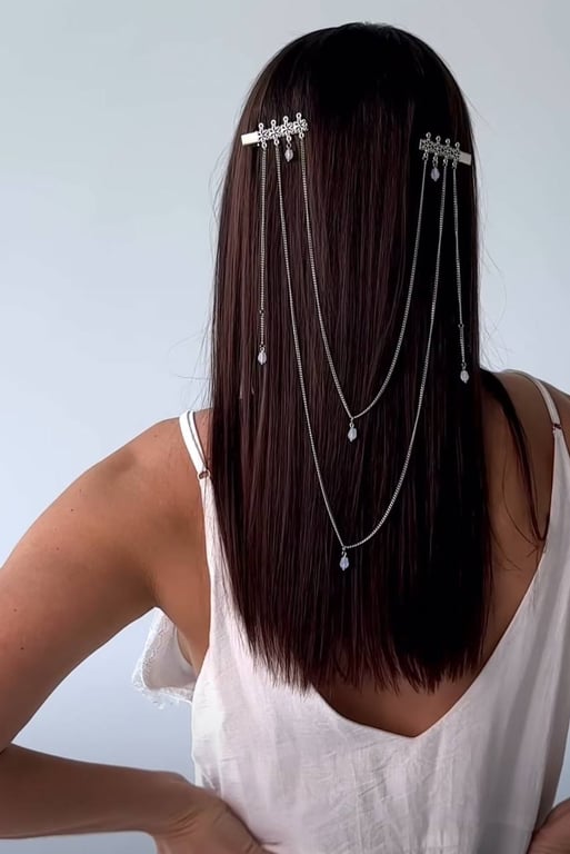 Заколки можуть мати дуже оригінальний вигляд