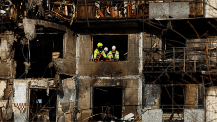 Дочь и зять под завалами — в Киеве женщина ждет спасения родных - 290x166