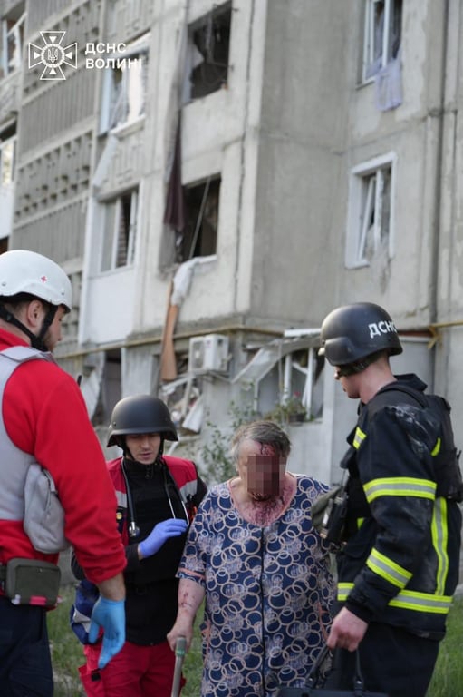 Евакуація постраждалих від атаки на Луцьк 6 червня