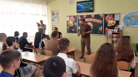 Росіяни вивезуть вчителів з ТОТ для участі у пропагандитському форумі у Москві - 285x160