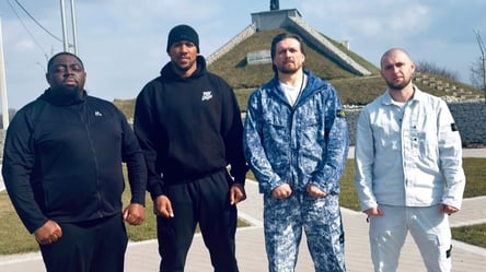 Усик разом із Джошуа приїхали в Україну - 285x160