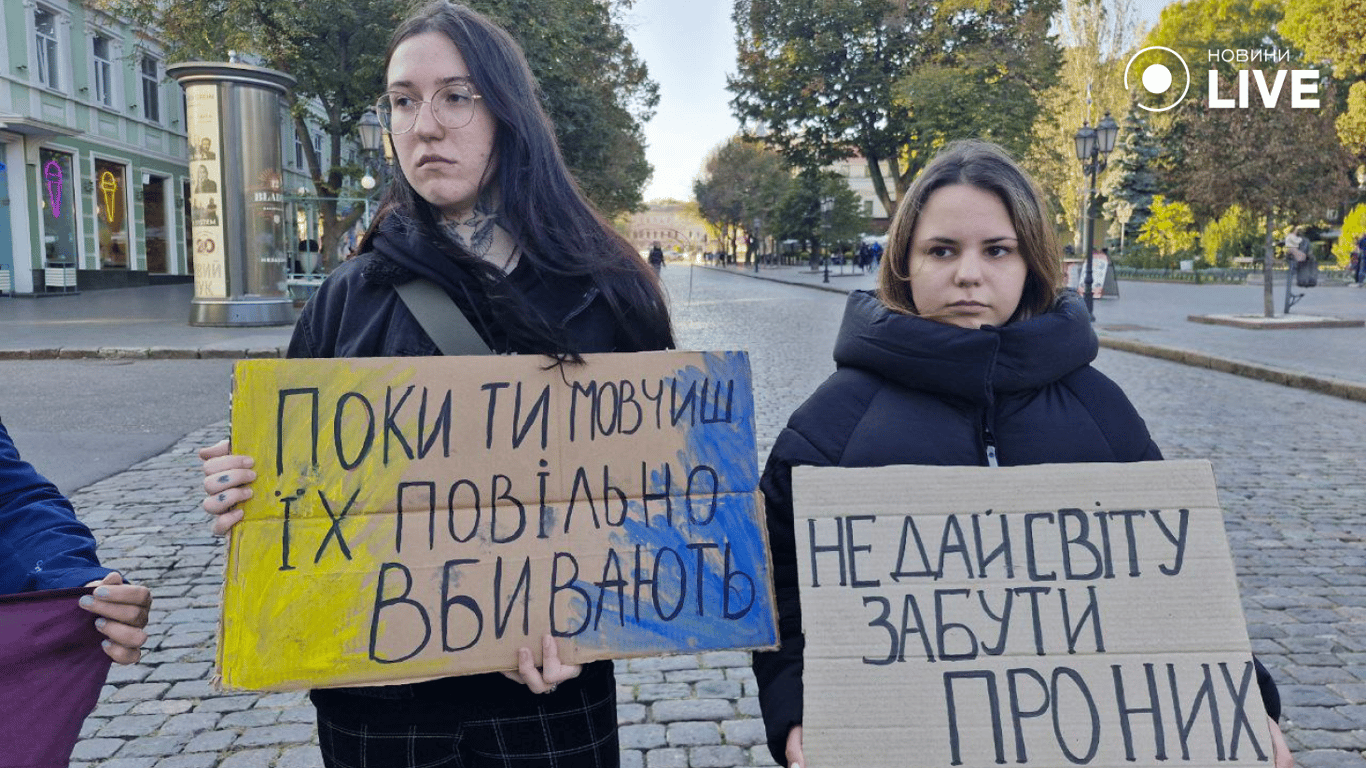 Полон вбиває кожен день акції — в Одесі продовжуються акції на підтримку "Азов" - фото 11