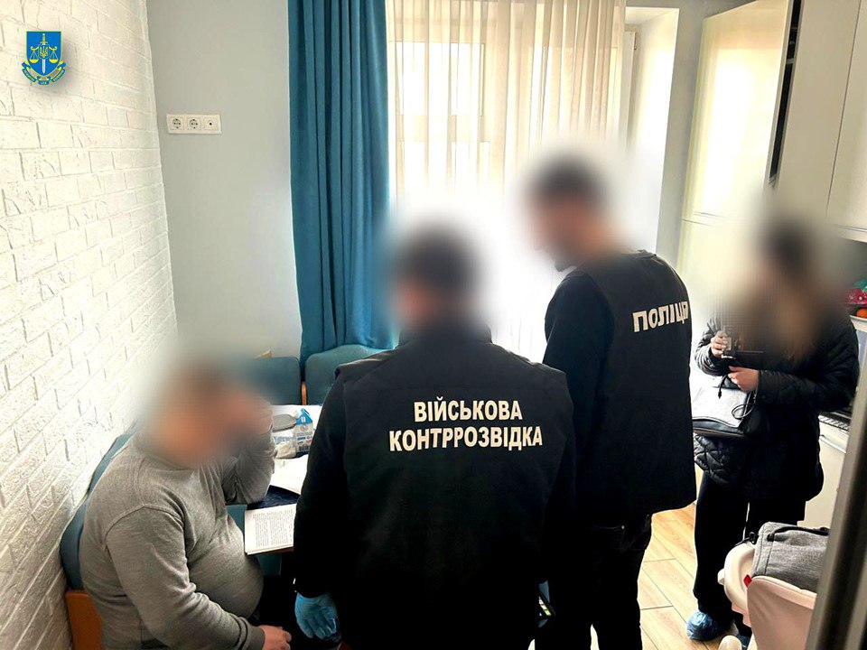 На Хмельниччині затримали працівницю ТЦК та її спільника за корупцію - фото 3