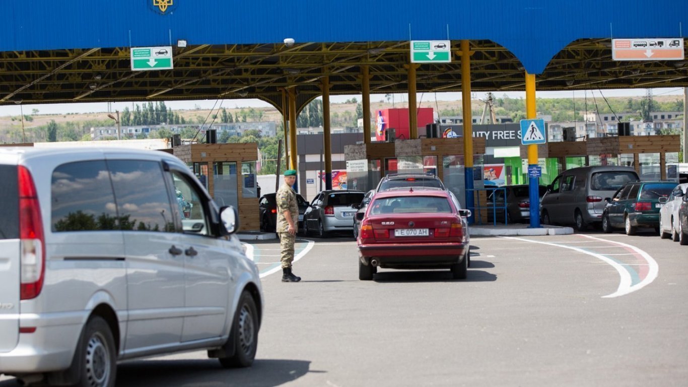 Переправляв за гроші до Придністров'я — викрили прикордонника