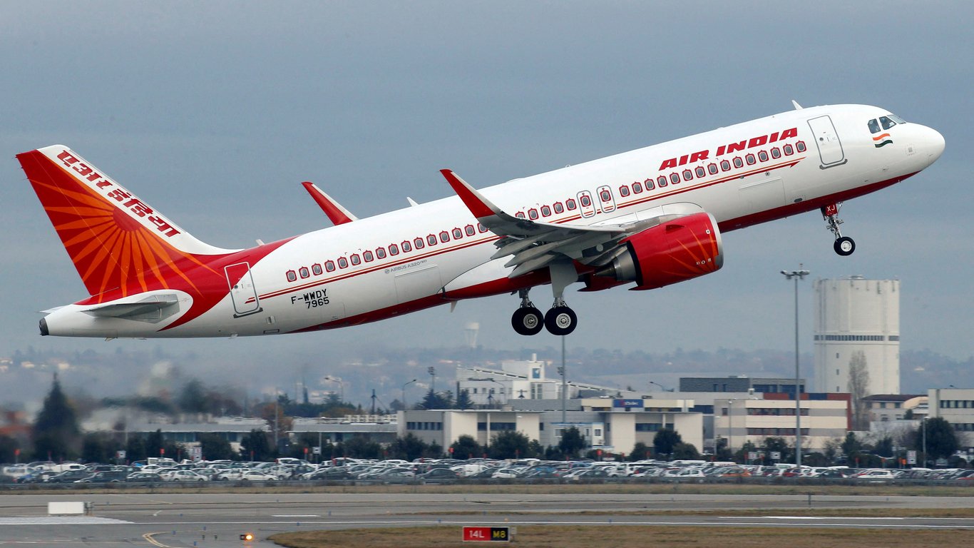 Рекордна кількість авіаперевезень в Індії: 456 000 пасажирів за день