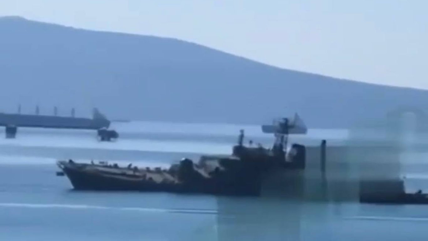 У порту Новоросійська один із кораблів "відпочиває" після нічної атаки
