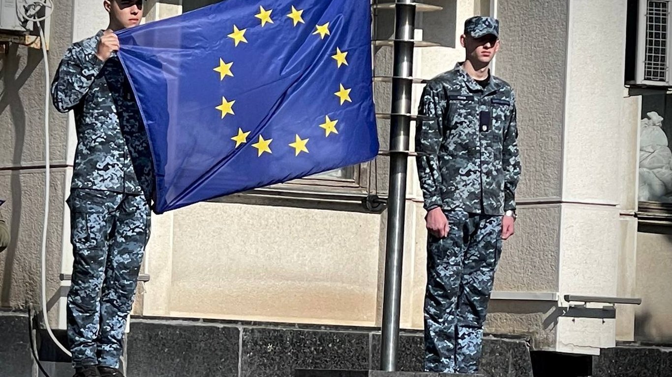 День Европы в Одессе: флаг ЕС подняли возле мэрии