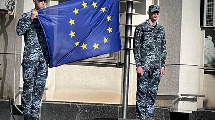 День Европы в Одессе: флаг ЕС подняли возле мэрии - 285x160