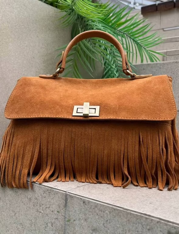 Сумки з бахрамою в тренды