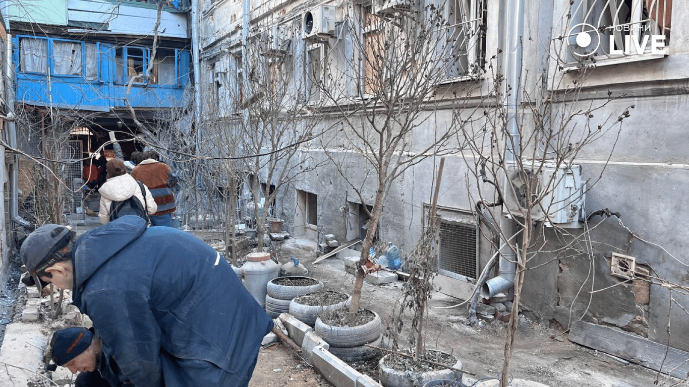 Комунальники закривають вікна