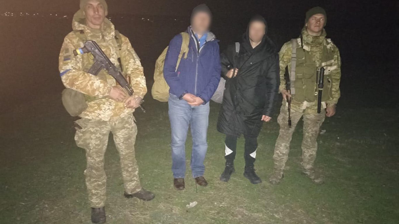 "Подорож не вдалась": прикордонники на Одещині затримали ухилянтів та перевізників