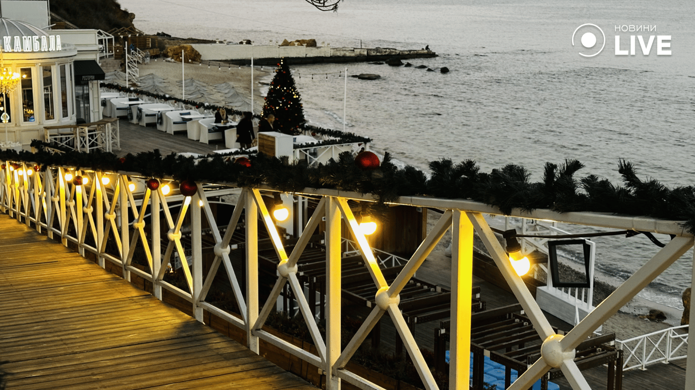 Гірлянди на сходах