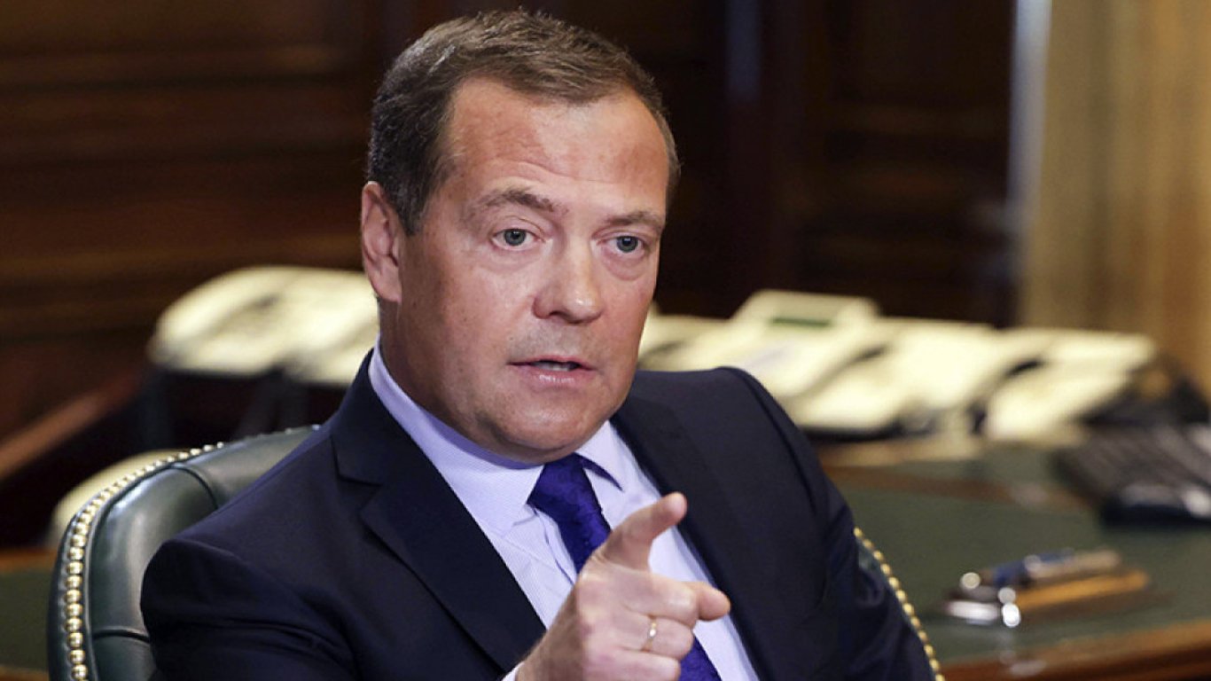 Медведев признал, что россия хочет выгнать из оккупированных территорий украинцев и дойти до Львова