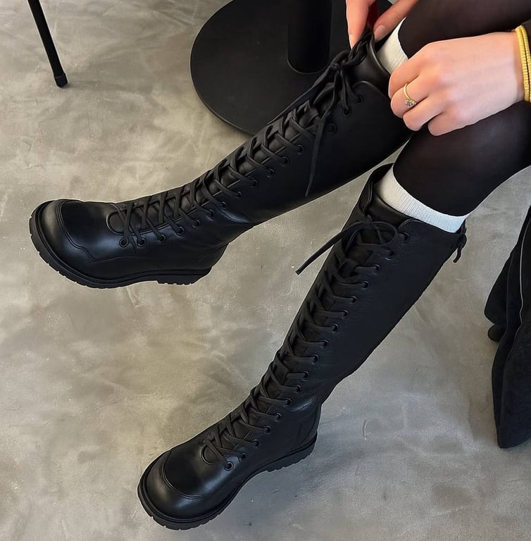 Чоботи у вікторіанському стилі - нішевий тренд