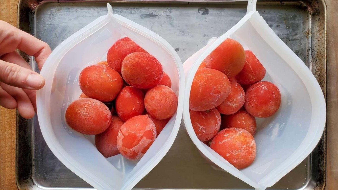 Як правильно заморозити томати на зиму — корисні поради та важливі нюанси