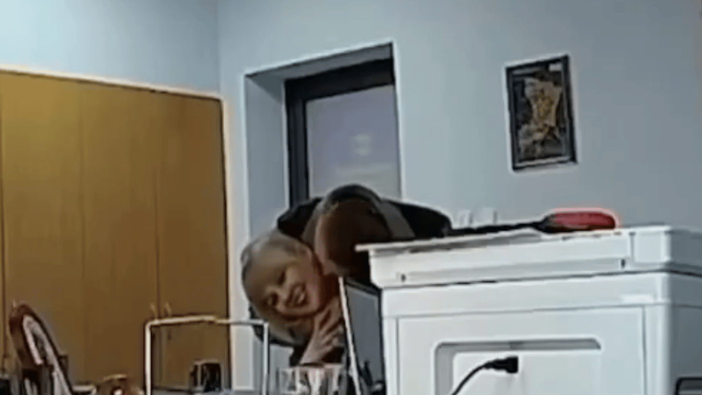 У Рівному працівник ТЦК, який цілувався з жінками, придбав позашляховик за пів мільйона гривень