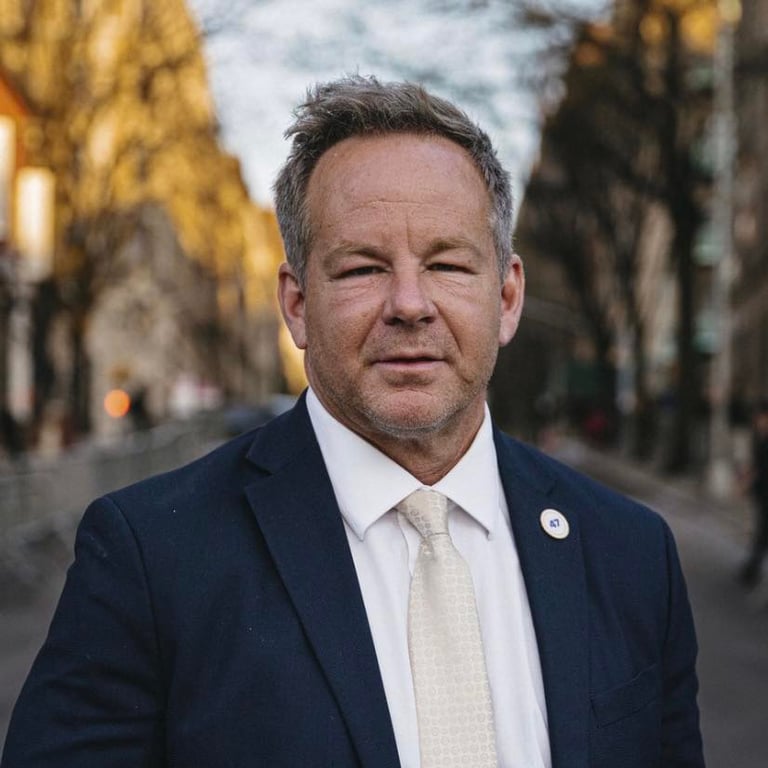 Що відомо про журналіста, який присоромив Зеленського через костюм