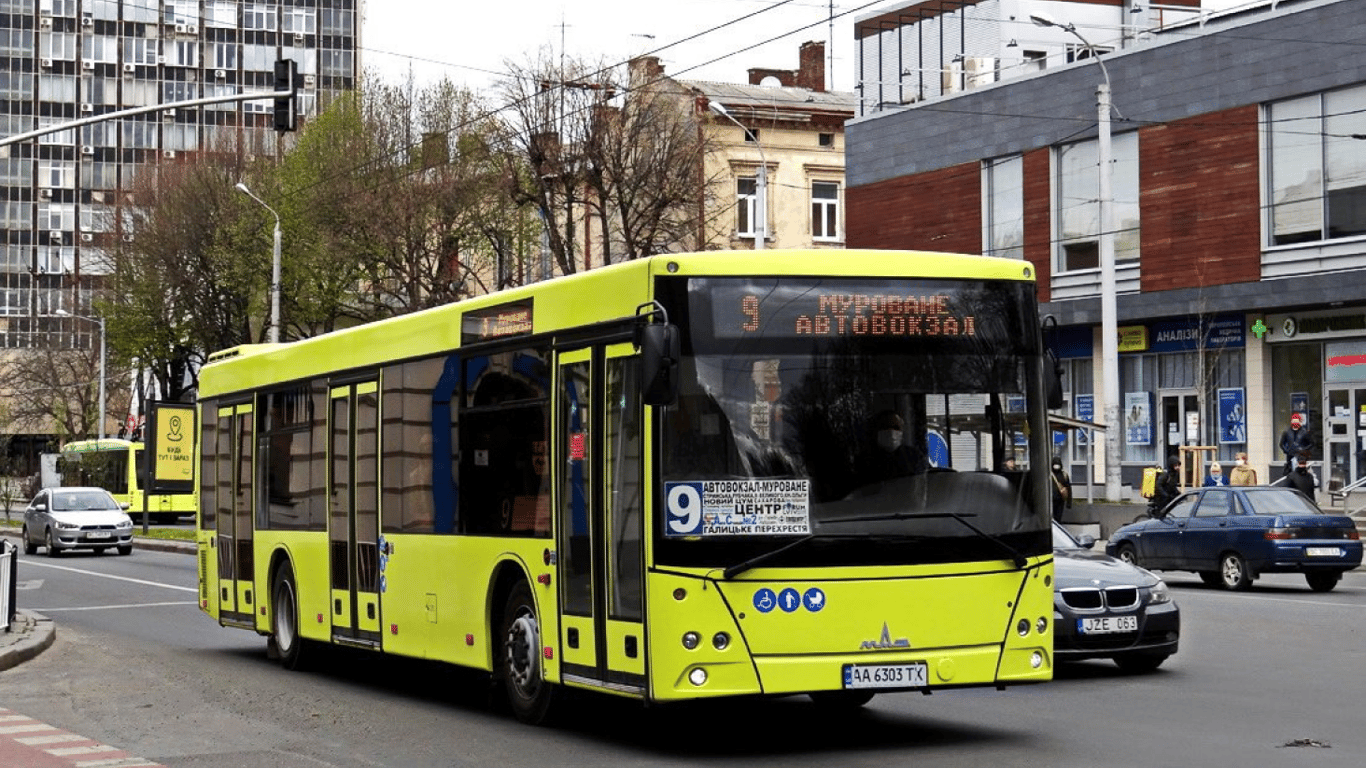 Вигнав школяра з автобуса — водію зі Львова оголосили догану