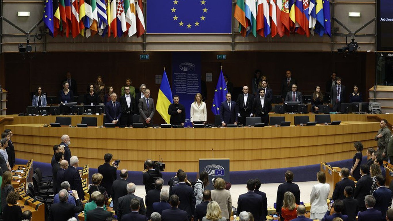Европарламент призвал ЕС начать переговоры о вступлении Украины и Молдовы