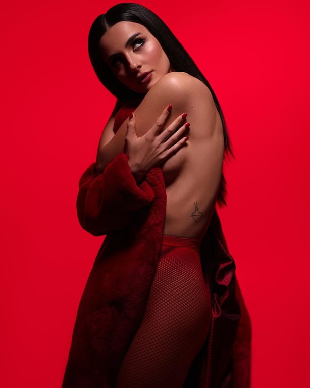 Полуобнаженная фотосессия Анны Тринчер