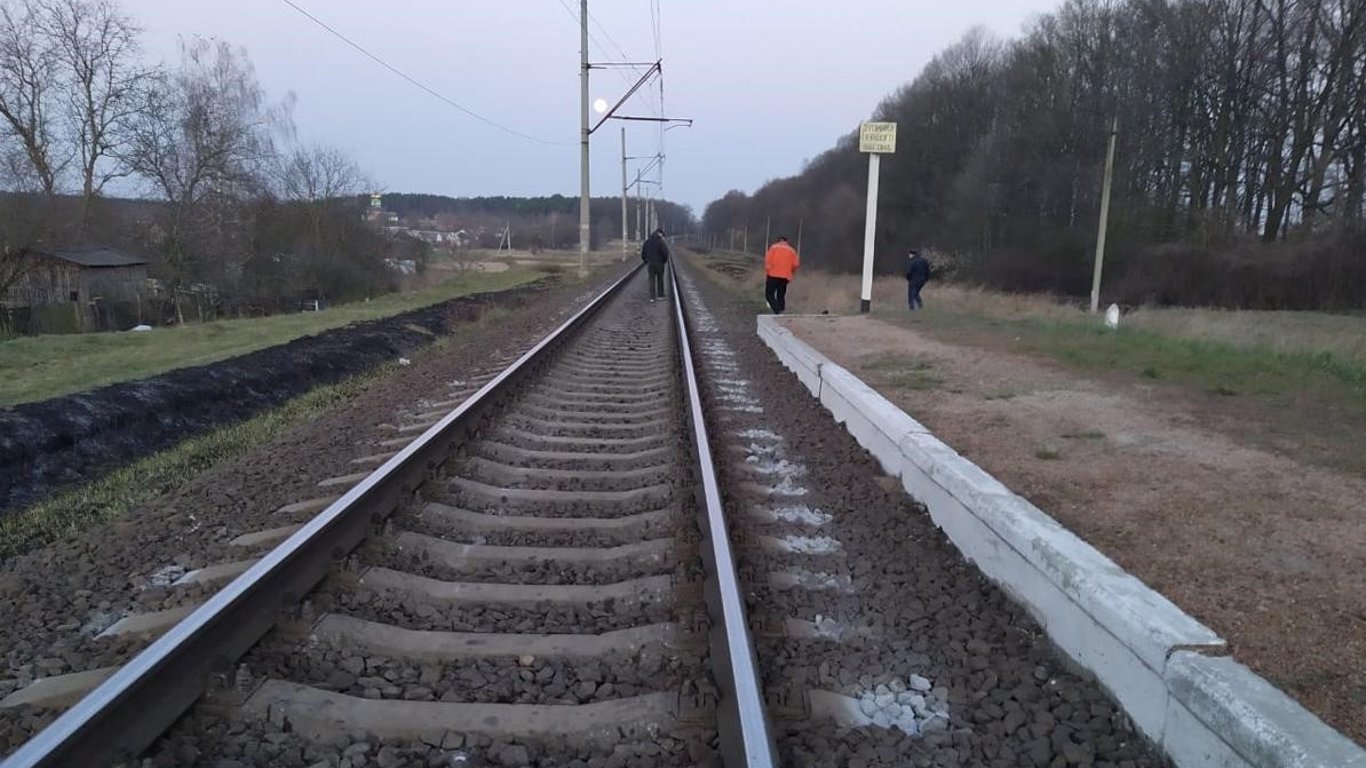 На пути у Перемышля травмировался человек: какие поезда из Польши задерживаются