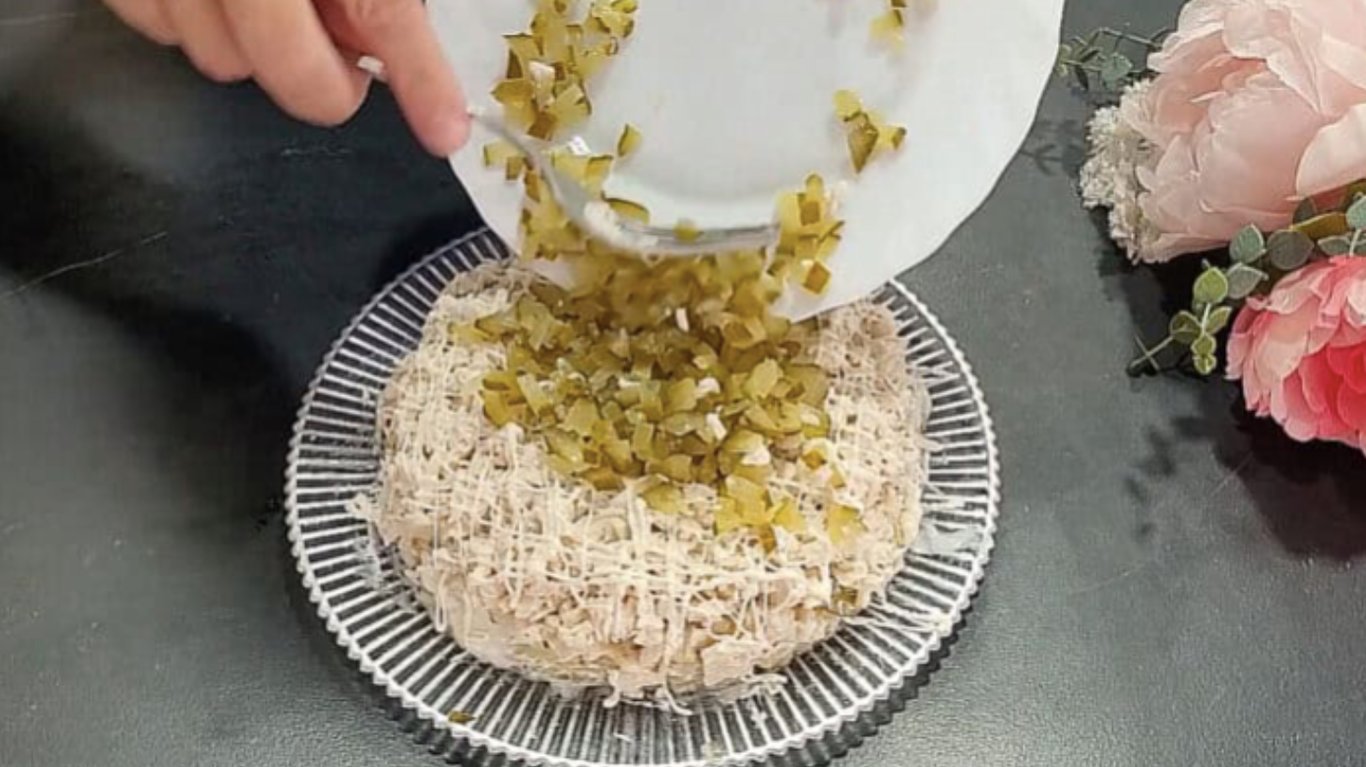 рецепт салату з куркою та майонезом