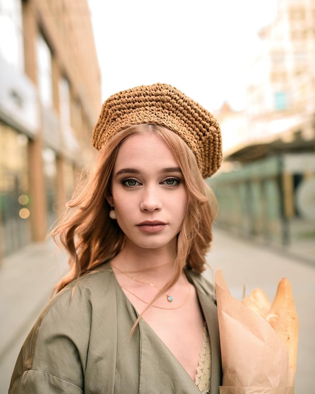 З чим носити солом'яний берет влітку 2025