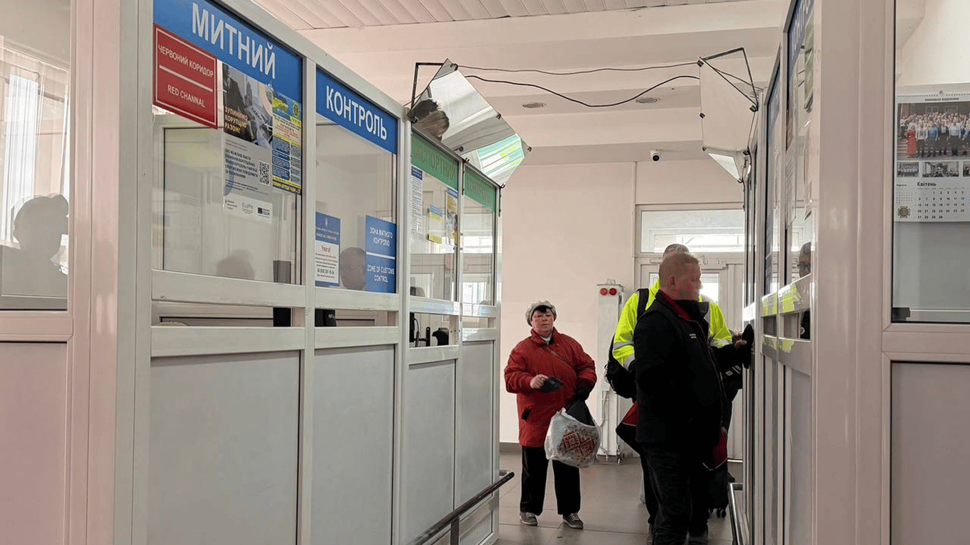 Українцям виплачують гроші за повернення з-за кордону: де можна отримати до 100 000 грн