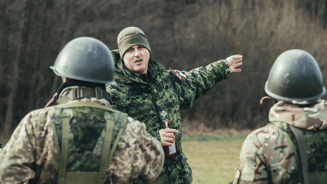 У Канаді показали кадри навчання українських військових тактичній медицині