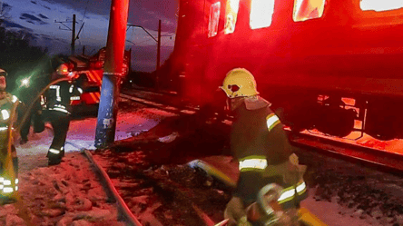 В ГСЧС показали последствия атаки РФ на пассажирский поезд — фото - 290x166