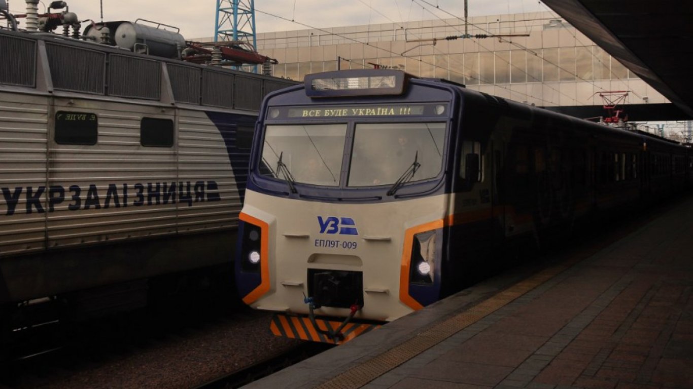 В УЗ повідомили, як курсують поїзди після аварії на залізниці в Угорщині