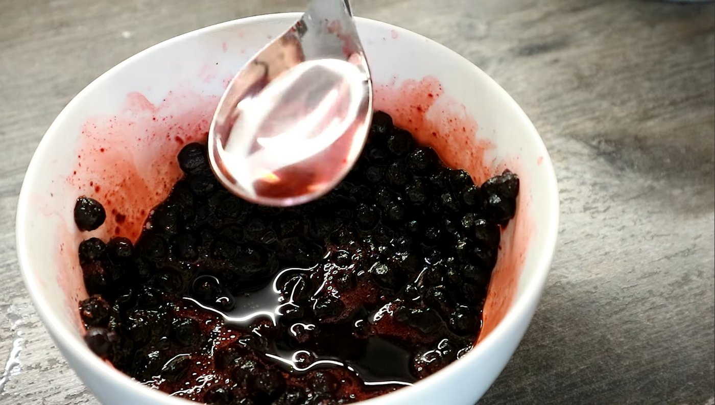 Фіолетові крашанки на Великдень  - простий спосіб