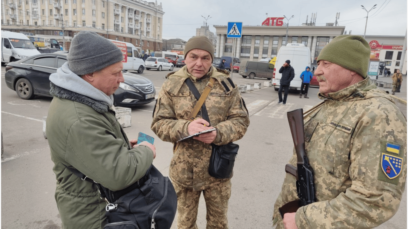 В Виннице мужчин похищают работники ТЦК и забирают мобильные телефоны