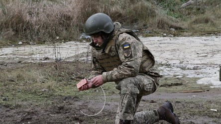 Підривати ворога за гарні гроші — "Азову" потрібні вибухотехніки - 285x160