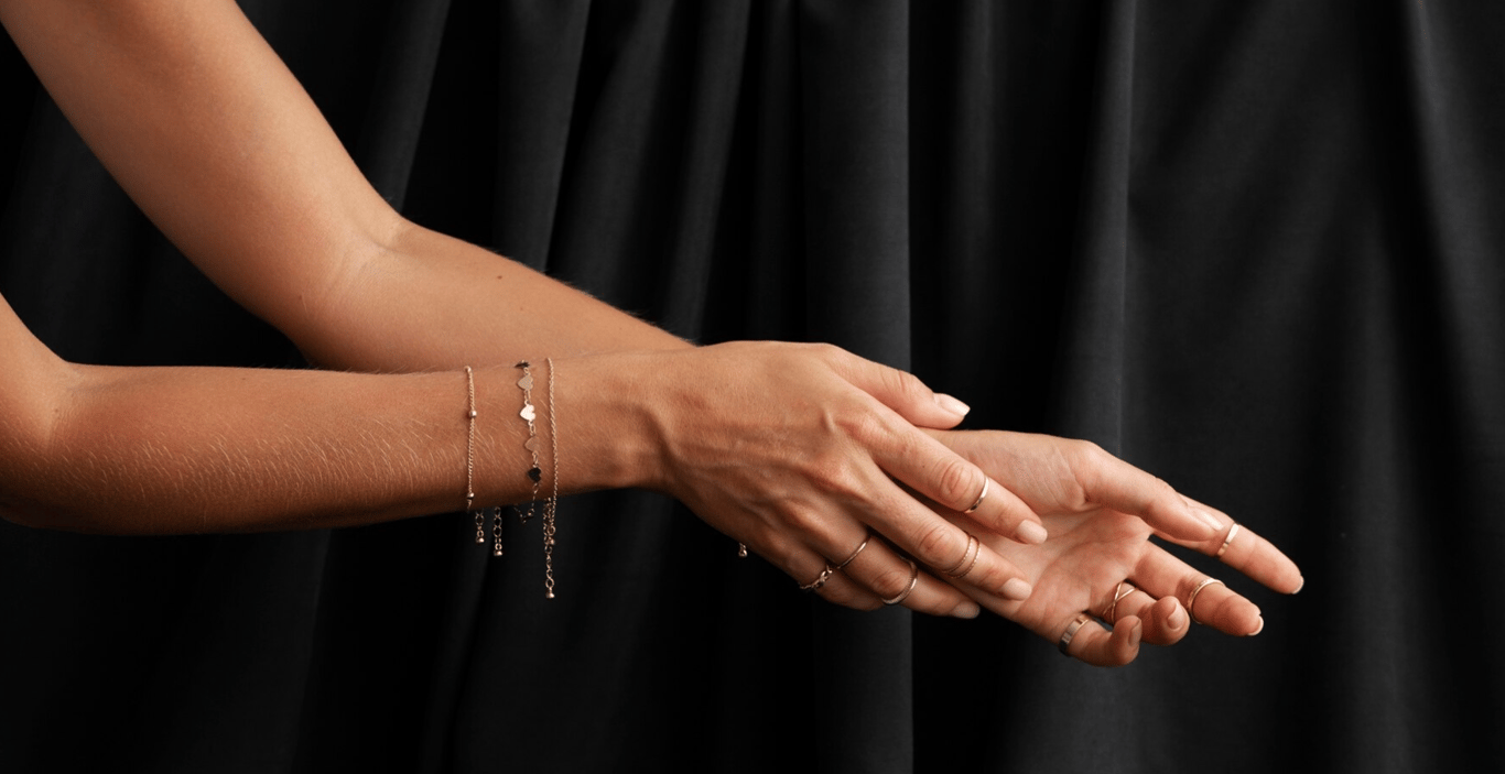 Зараз чим більше браслетів на руці, тим краще