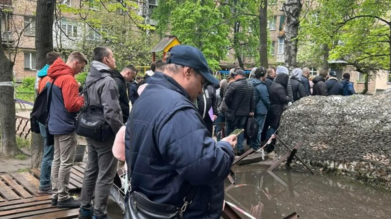 Онлайн-мобілізація — чому застосунок "Резерв+" не зменшив черг та як уникнути штрафів