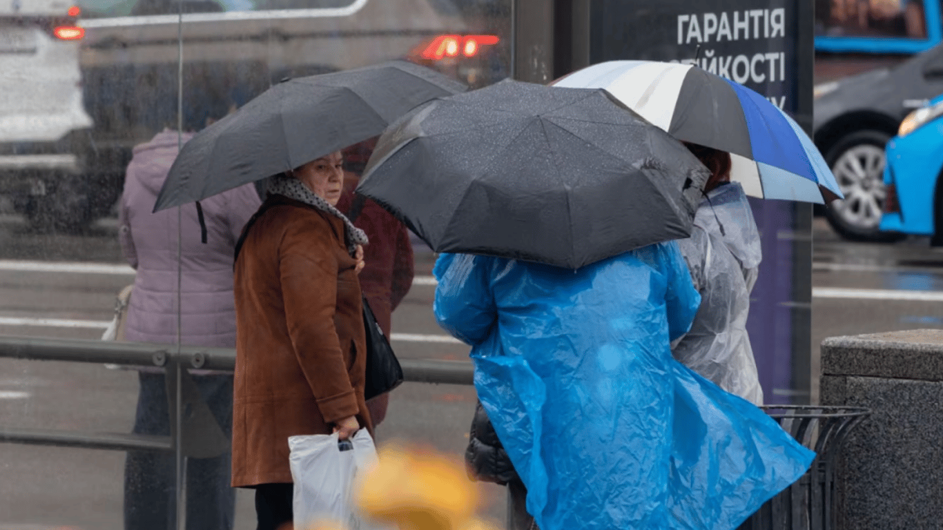 Прогноз погоди в Україні 4 листопада — синоптики попередили про шторм