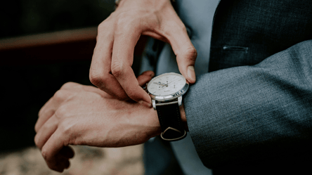 Часы в качестве подарка — почему это плохая примета - 285x160