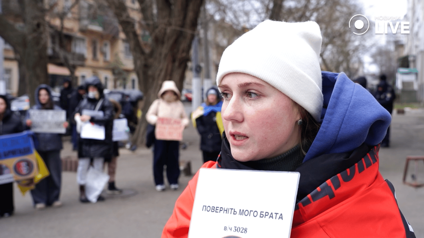 Ірина організатор акції біля Червоного Хреста