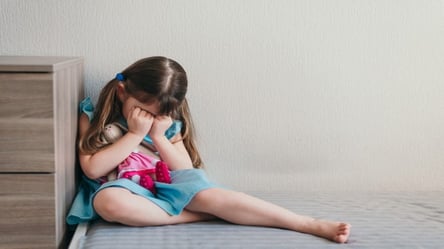 Чоловік розбещував малолітню дівчинку — як його покарав суд - 285x160