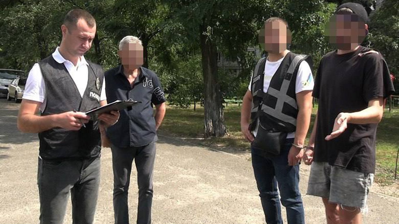 У Києві спіймали чоловіка, який підпалив понад десяток авто військових