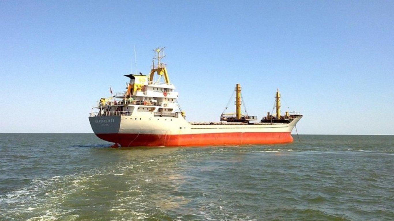 Наслідки шторму — у Чорному морі затонуло судно, яке йшло з Росії