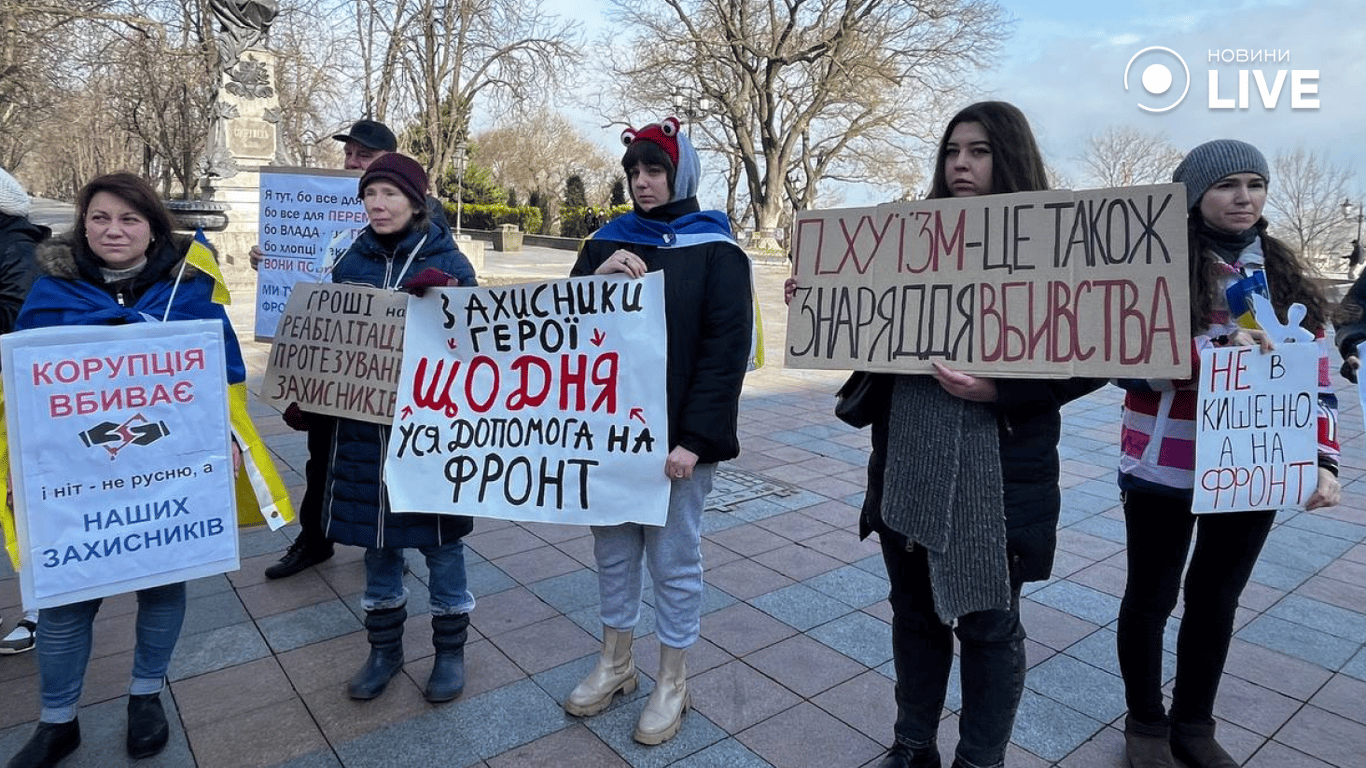 В Одессе минутой молчания почтили память павших Героев - фото 5